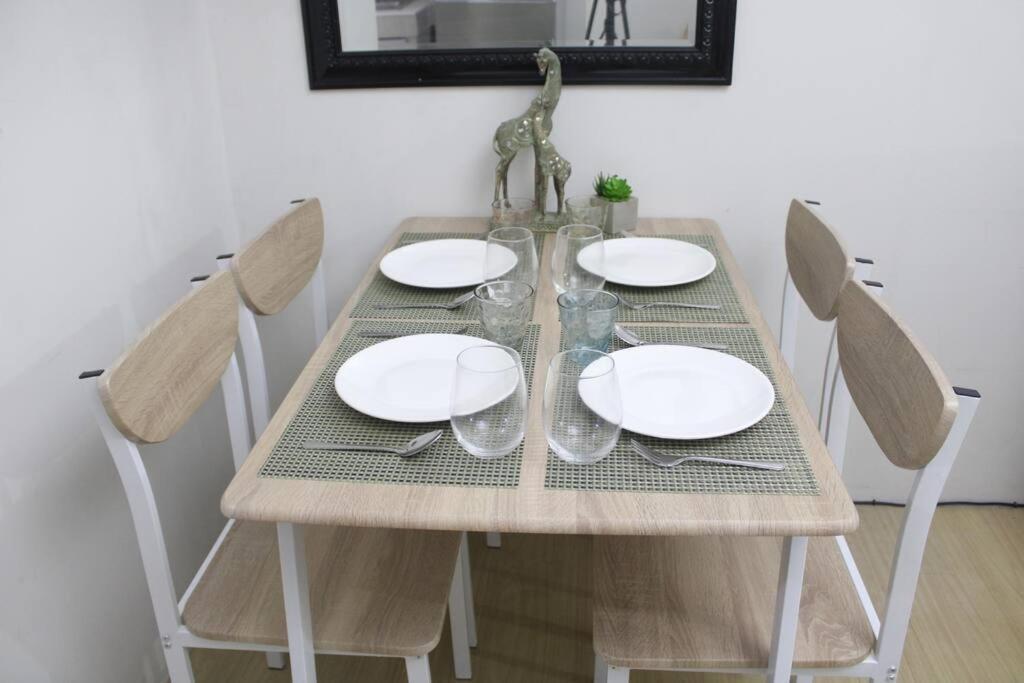 Huge A2J Executive Luxury 1Br Suite Near Abs Cbn, Gma 마닐라 외부 사진