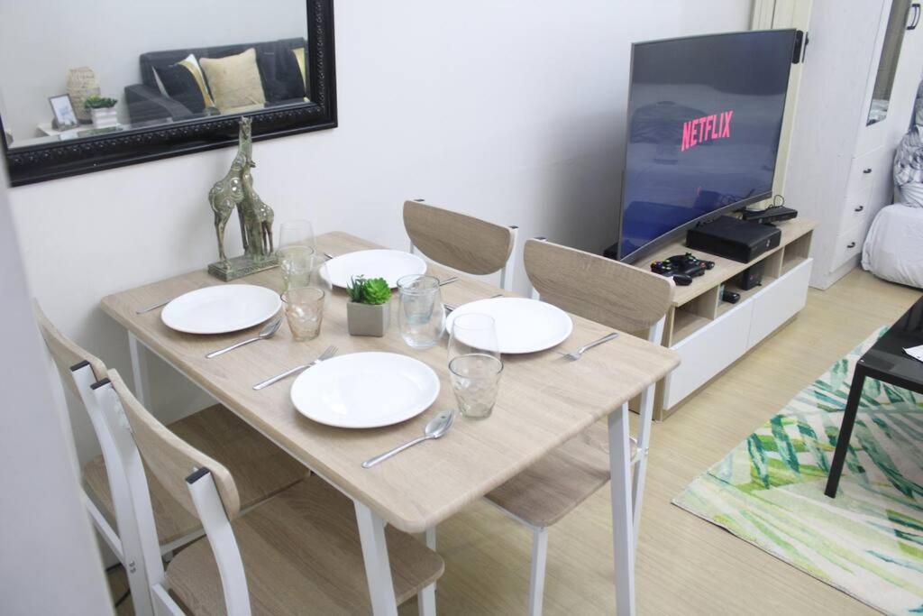 Huge A2J Executive Luxury 1Br Suite Near Abs Cbn, Gma 마닐라 외부 사진