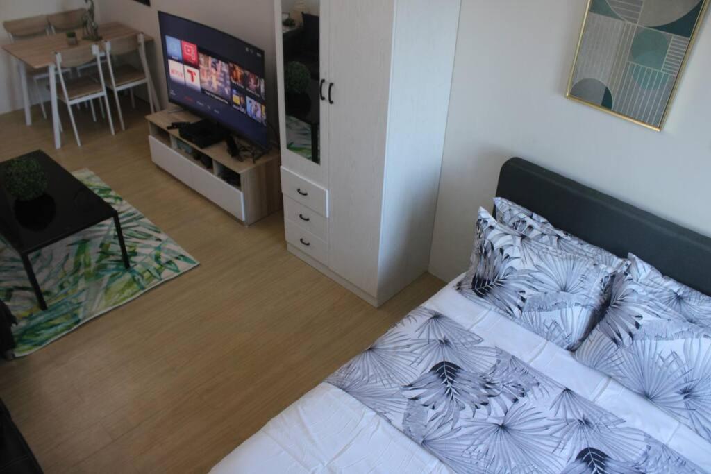 Huge A2J Executive Luxury 1Br Suite Near Abs Cbn, Gma 마닐라 외부 사진