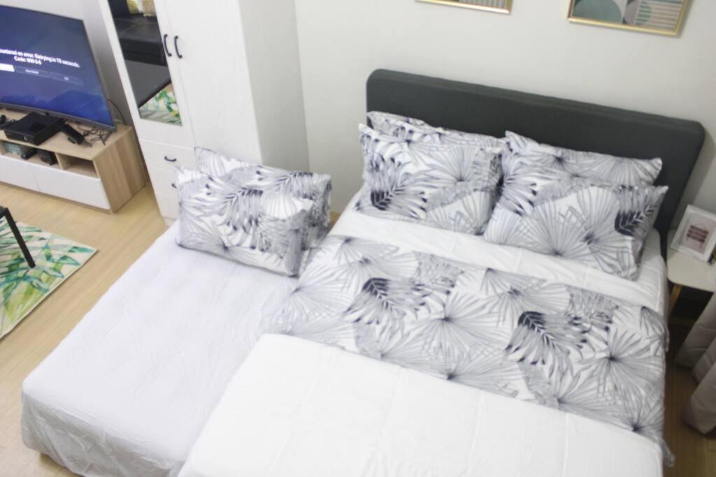Huge A2J Executive Luxury 1Br Suite Near Abs Cbn, Gma 마닐라 외부 사진