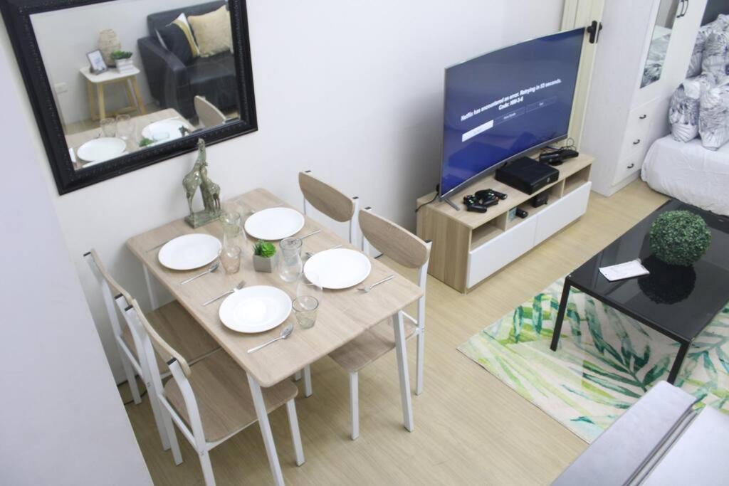 Huge A2J Executive Luxury 1Br Suite Near Abs Cbn, Gma 마닐라 외부 사진